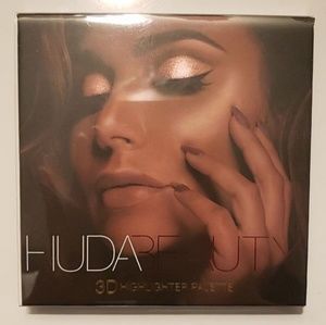Huda Beauty 3D highlighting palette